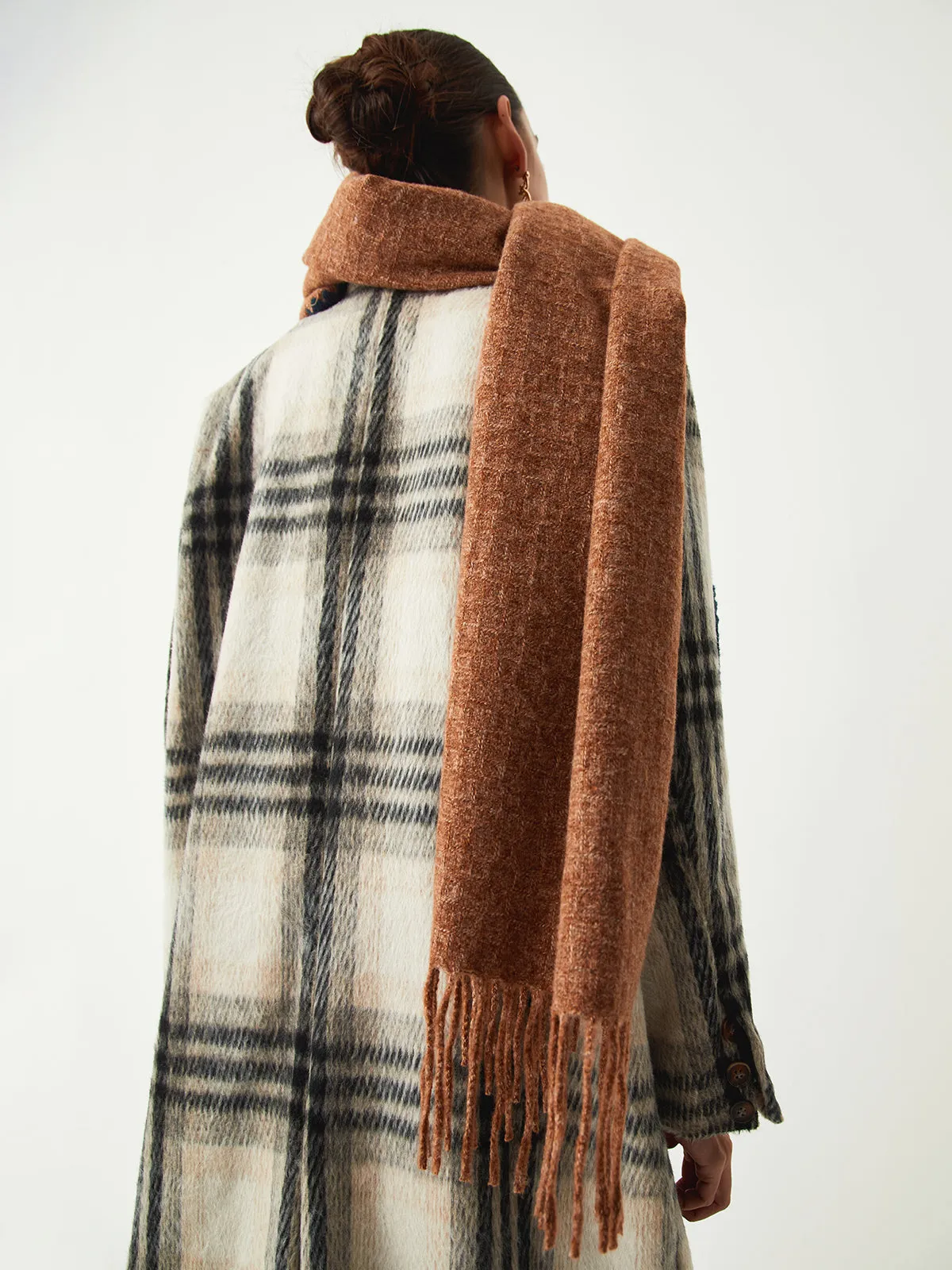 Contrast Trim Graceful Fringed Scarf